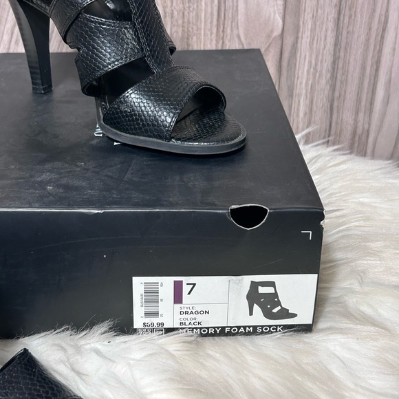 Simply Vera Vera Wang Black Textured Heels-7 - Picture 2 of 5